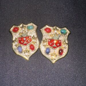 Bretagne Shield Gold Tone Metal Enamel Pin Brooch Jewelry.